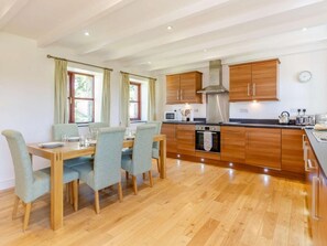 Microwave, oven, dishwasher, high chair - 3 Bed in Penzance (oc-36257) (Trescowe)