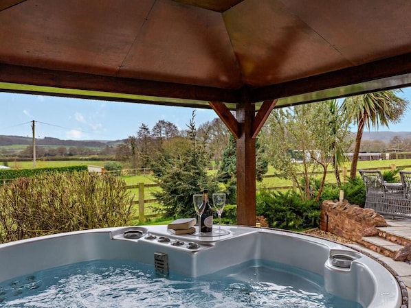 Outdoor spa tub - 1 Bed in Bridgwater (oc-36190) (Spaxton)