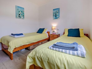 Travel crib, free WiFi, bed sheets - 2 Bed in Helston (oc-36430) (Mullion)
