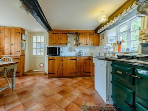 Oven, dishwasher, cookware/dishes/utensils - 2 Bed in Lechlade (oc-40194) (Langford)