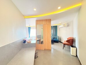 Executive Double Room, Sea View | Desk, WiFi (free) - Hotel on New Marine Drive Rd. Prabhupada (Puri)