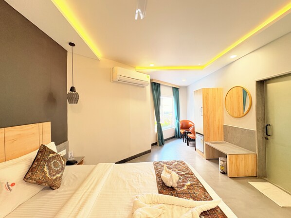 Premier Double Room | Desk, free WiFi - Hotel on New Marine Drive Rd. Prabhupada (Puri)