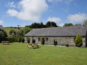 Outdoor dining - 2 Bed in Tintagel (oc-36913) (Tintagel)