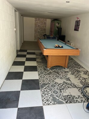 Games room - Villa “Gîte Aux Anges 51” with Private Pool and Private Garden (Thiéblemont-Farémont)