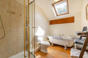 A bathroom with a glass shower enclosure, a white toilet, a freestanding bathtub, and a wooden ceiling. - 5 Bed in Preston (oc-40993) (Pilling)