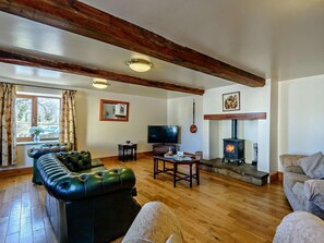 Living area - 5 Bed in Preston (oc-40993) (Pilling)