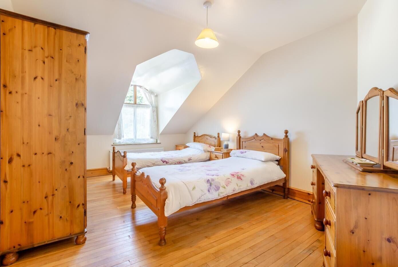 5 bedrooms, iron/ironing board, travel crib, WiFi (free)
