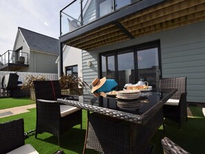 Outdoor dining - 3 Bed in Bideford (oc-40820) (Northam)