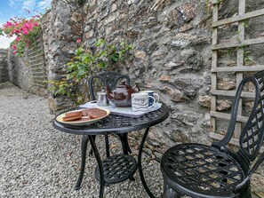 Outdoor dining - 3 Bed in Redruth (oc-37014) (Saint Day)