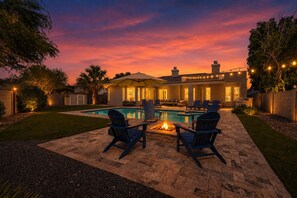 Outdoor pool, a heated pool - Luxury & Location • Priv Pool, Spa, BBQ, Firepit • Newly Remodeled 4BR Oasis (Chandler)