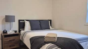 Schreibtisch, Bügeleisen/Bügelbrett, kostenloses WLAN, Bettwäsche