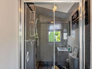 Bathroom - 1 Bed in Torpoint (oc-37261) (Freathy)