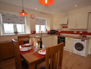 Oven, dishwasher, high chair, cookware/dishes/utensils - 1 Bed in Barnstaple (oc-40352) (Yarnscombe)