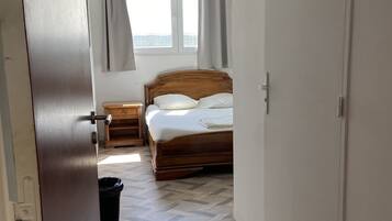 WiFi, bed sheets