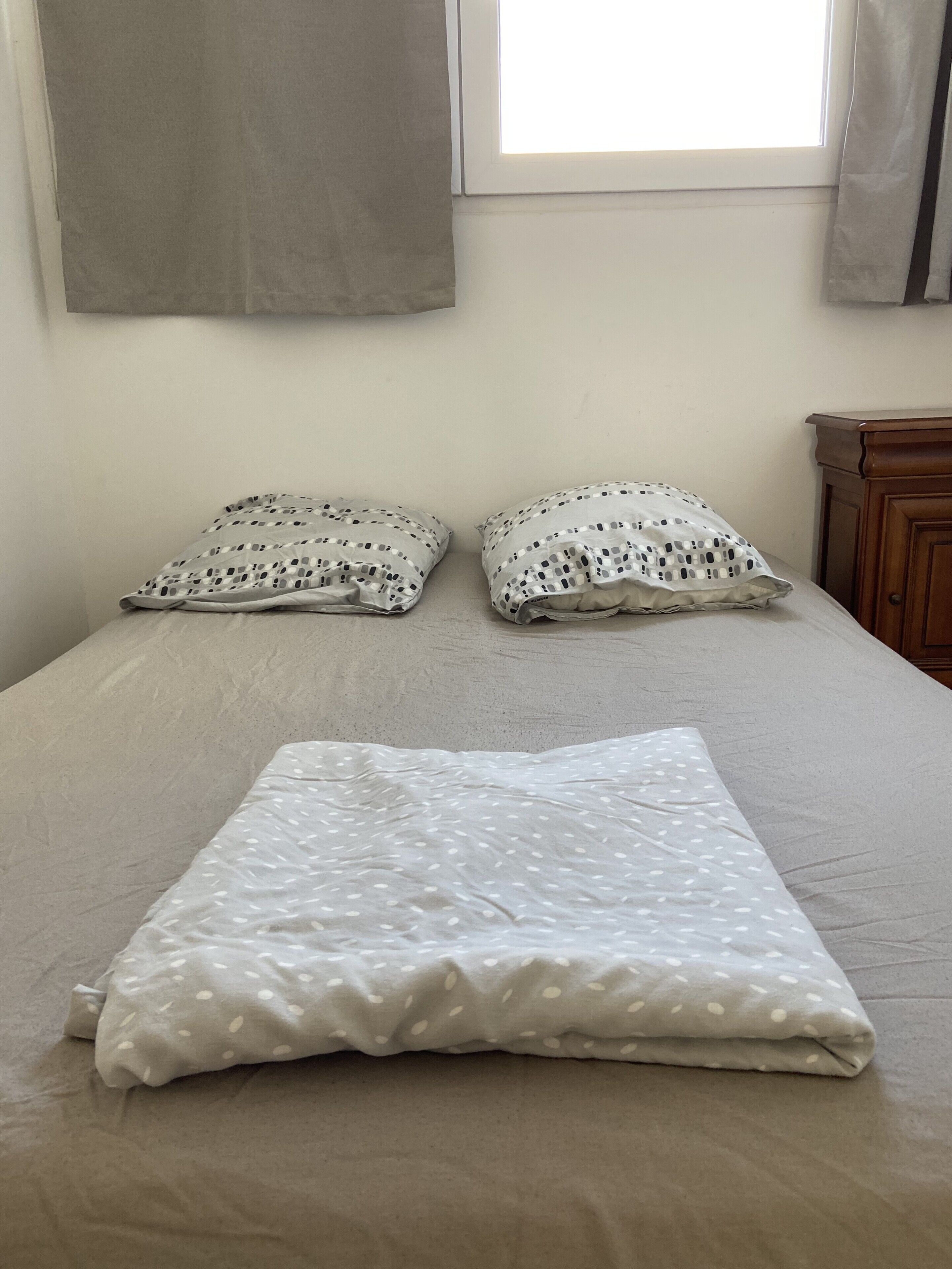WiFi, bed sheets