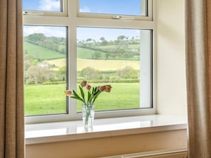 With wonderful views of the surrounding fields - 4 Bed in Lampeter (oc-41577) (Cellan)