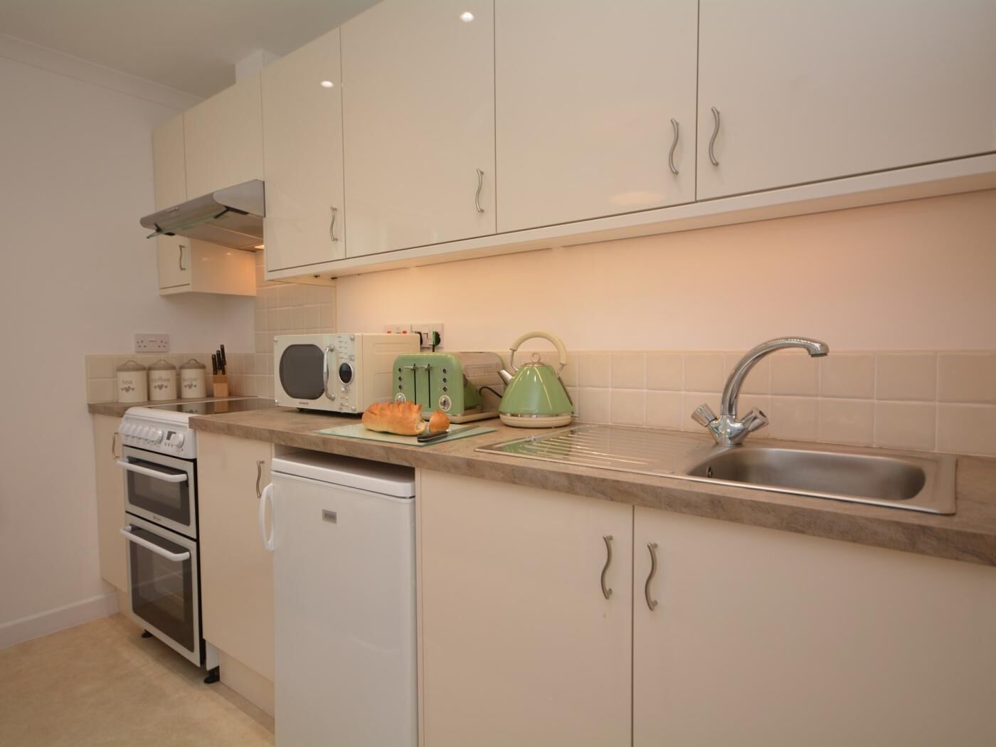 Oven, cookware/dishes/utensils