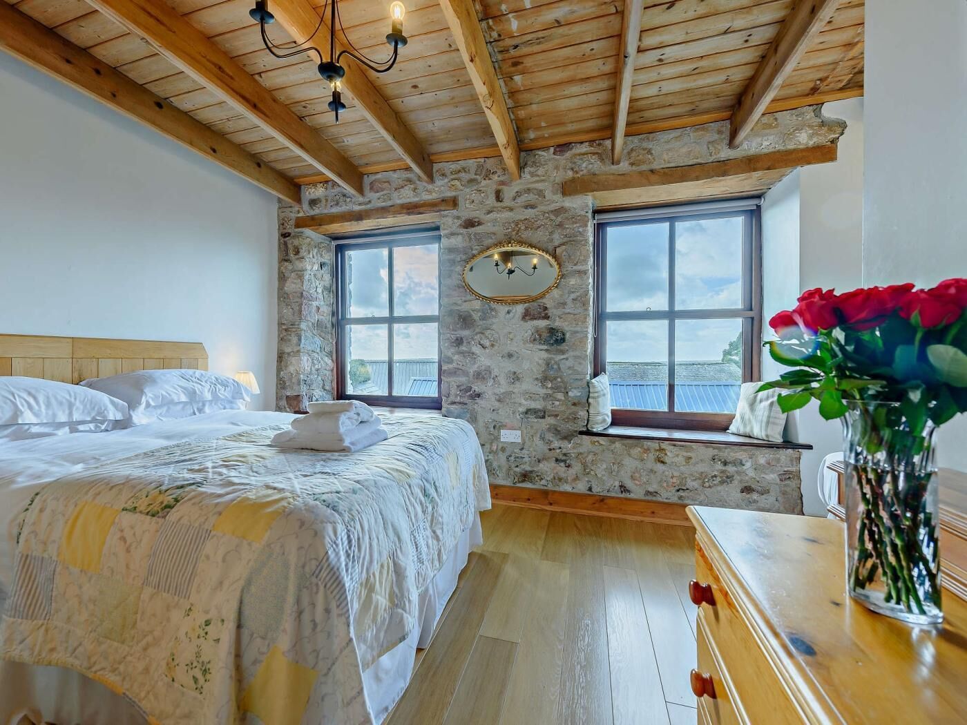 3 bedrooms, travel crib, WiFi (free), bed sheets