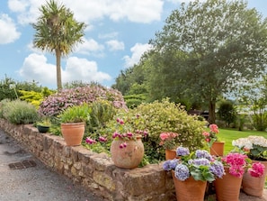 Property grounds - 2 Bed in Taunton (oc-41906) (Cothelstone)