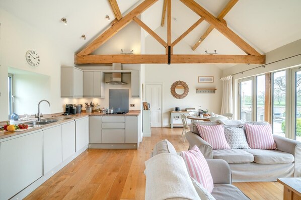 TV - 2 Bed in Sherborne (oc-41897) (Ryme Intrinseca)