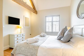 2 bedrooms, iron/ironing board, travel cot, free WiFi - 2 Bed in Sherborne (oc-41897) (Ryme Intrinseca)