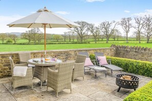Outdoor dining - 2 Bed in Sherborne (oc-41897) (Ryme Intrinseca)