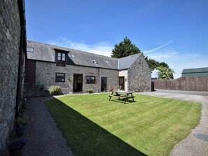 Exterior - 2 Bed in Mold (oc-41656) (Pen-y-cefn)