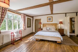 6 bedrooms, iron/ironing board, travel cot, free WiFi