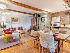 TV, fireplace - 2 Bed in Abergavenny (oc-42840) (Abergavenny)