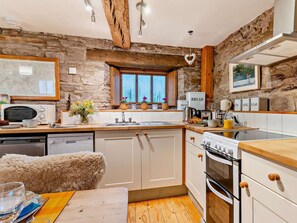Microwave, oven, dishwasher, high chair - 2 Bed in Abergavenny (oc-42840) (Abergavenny)