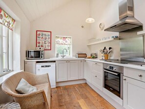 Private kitchen - 2 Bed in Chepstow (oc-42837) (Wolvesnewton)