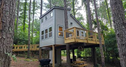 Truly Unique Treehouse - The Fox Den at Pines and Pillows Treehouses