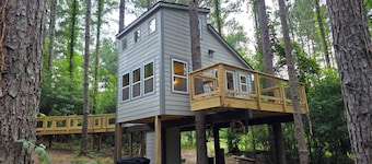 Truly Unique Treehouse - The Fox Den at Pines and Pillows Treehouses