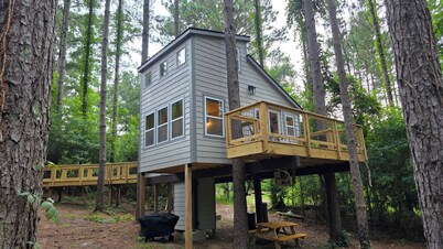 Truly Unique Treehouse - The Fox Den at Pines and Pillows Treehouses