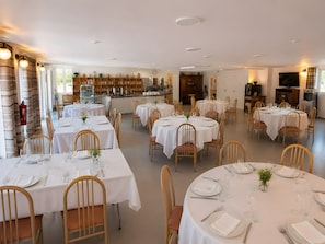 Dining - Room with Shared Terrace and Wi-Fi 10 Minutes from the Sea (Mudaison)