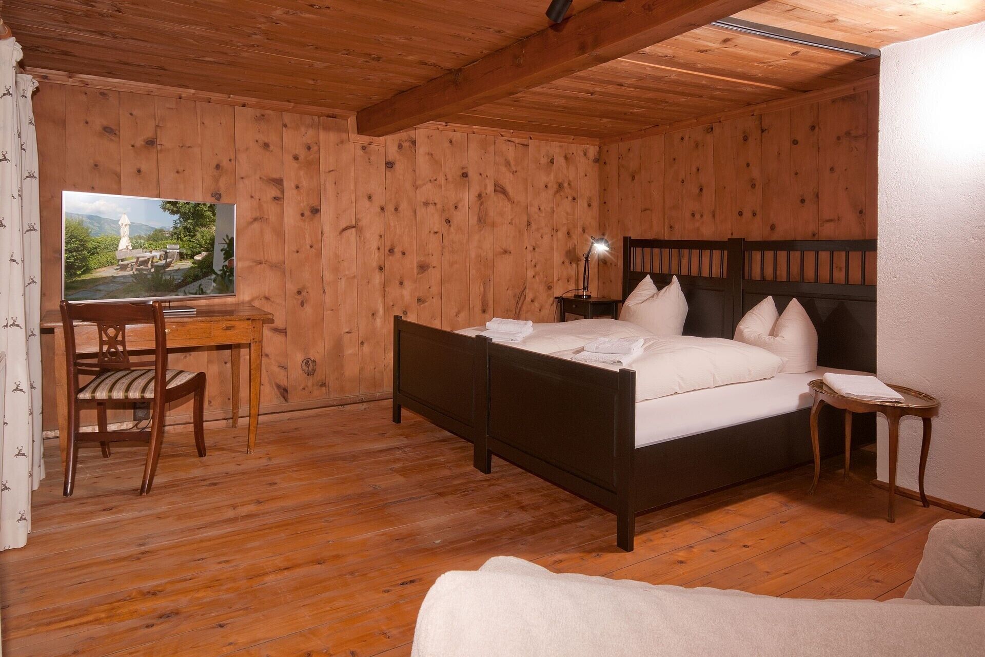 4 bedrooms, WiFi, bed sheets
