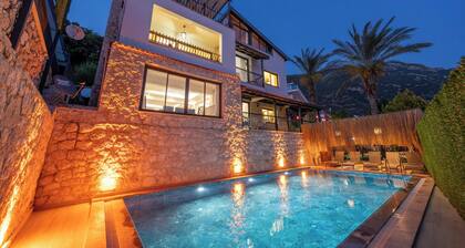 Kalkan İslamlar'da Devasa Özel Havuzlu Lüks 5 Odalı Taş Villa