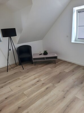 Interior - Holiday Home 'Sam' with Lake View, Private Terrace and Wi-Fi (Geeste)
