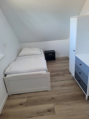 Room - Holiday Home 'Sam' with Lake View, Private Terrace and Wi-Fi (Geeste)