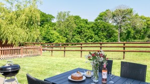 Outdoor dining - 3 Bed in Whitchurch Canonicorum (oc-43398) (Whitchurch Canonicorum)
