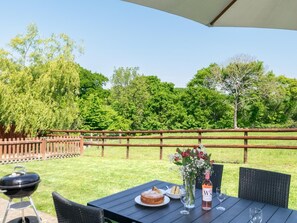 Outdoor dining - 3 Bed in Whitchurch Canonicorum (oc-43398) (Whitchurch Canonicorum)