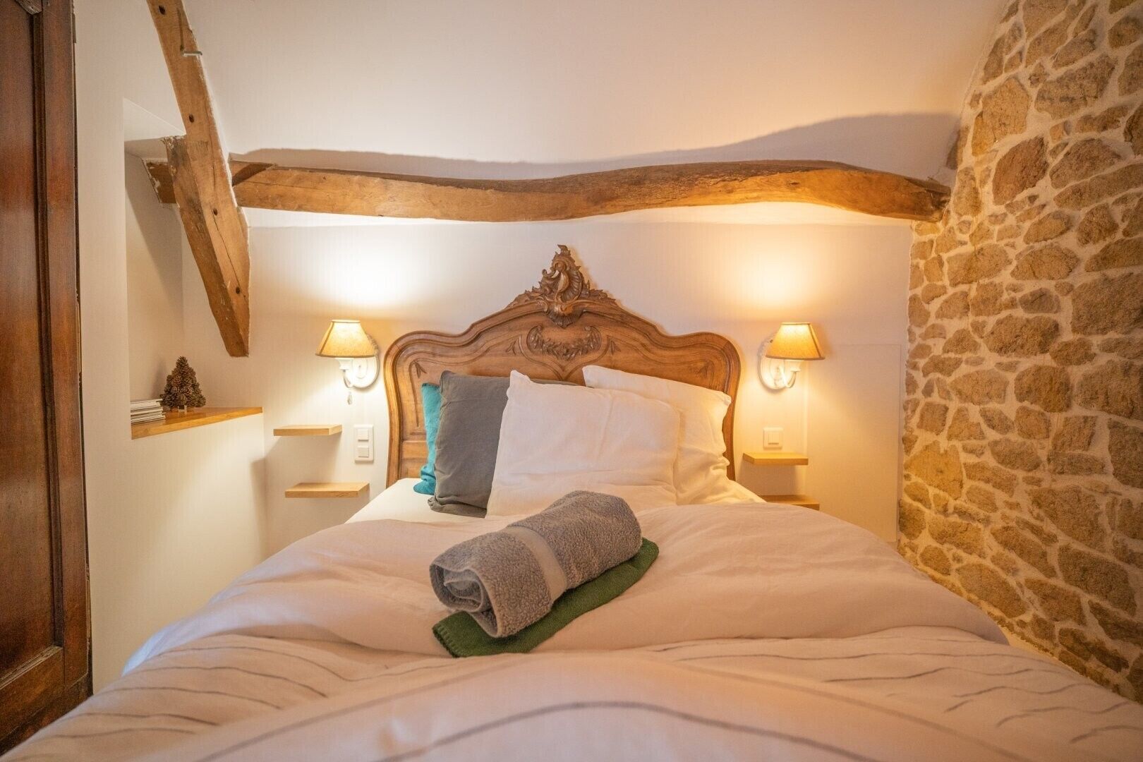 WiFi, bed sheets