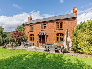 Outdoor dining - 4 Bed in Hereford (oc-44213) (Hereford)