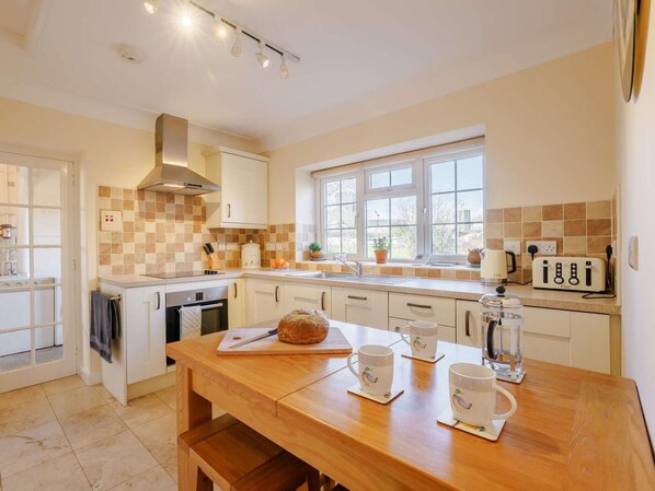 Private kitchen - 2 Bed in Wrexham (oc-43916) (Overton)