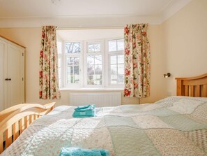 Travel crib, WiFi (free), bed sheets - 2 Bed in Wrexham (oc-43916) (Overton)