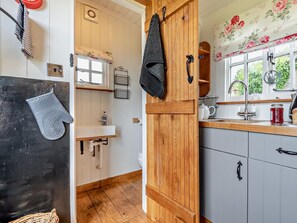 Bathroom - 1 Bed in Ludlow (oc-44231) (Bitterley)