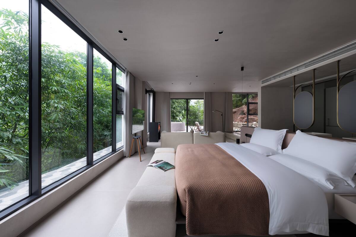 Habitación doble Royal, vista a la montaña | Edredón, minibar, cortinas blackout y wifi gratis 