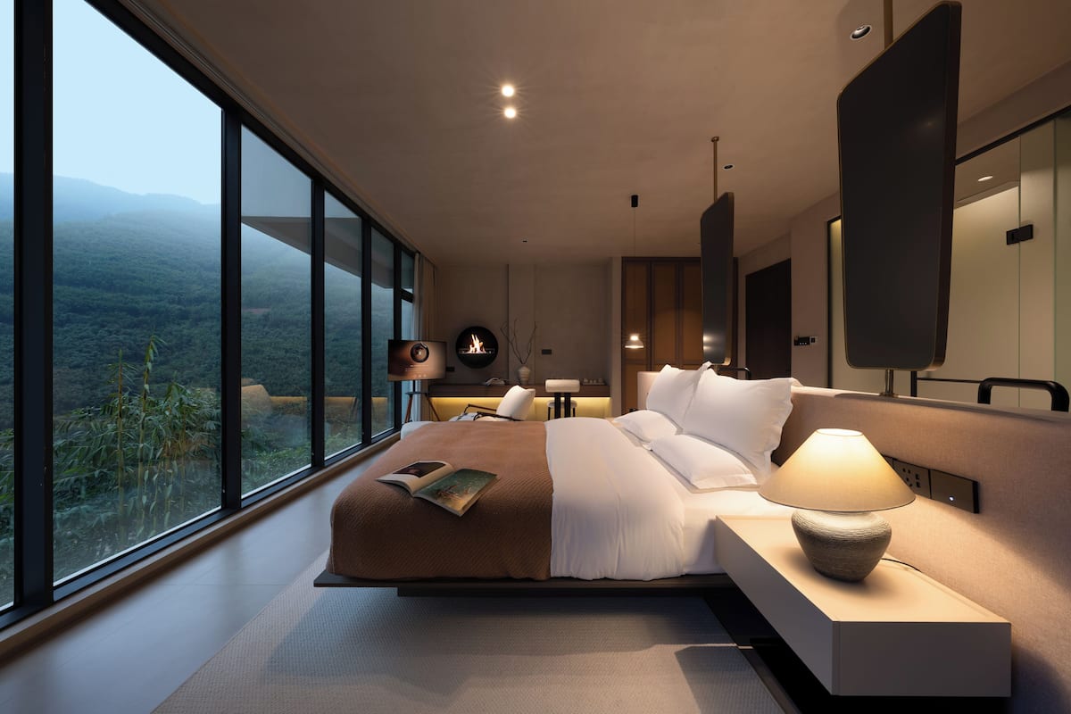 Habitación doble Deluxe, vista a la montaña | Edredón, minibar, cortinas blackout y wifi gratis 