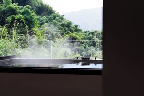 Phòng đôi có thiết kế đặc sắc, quang cảnh núi | Quang cảnh từ phòng