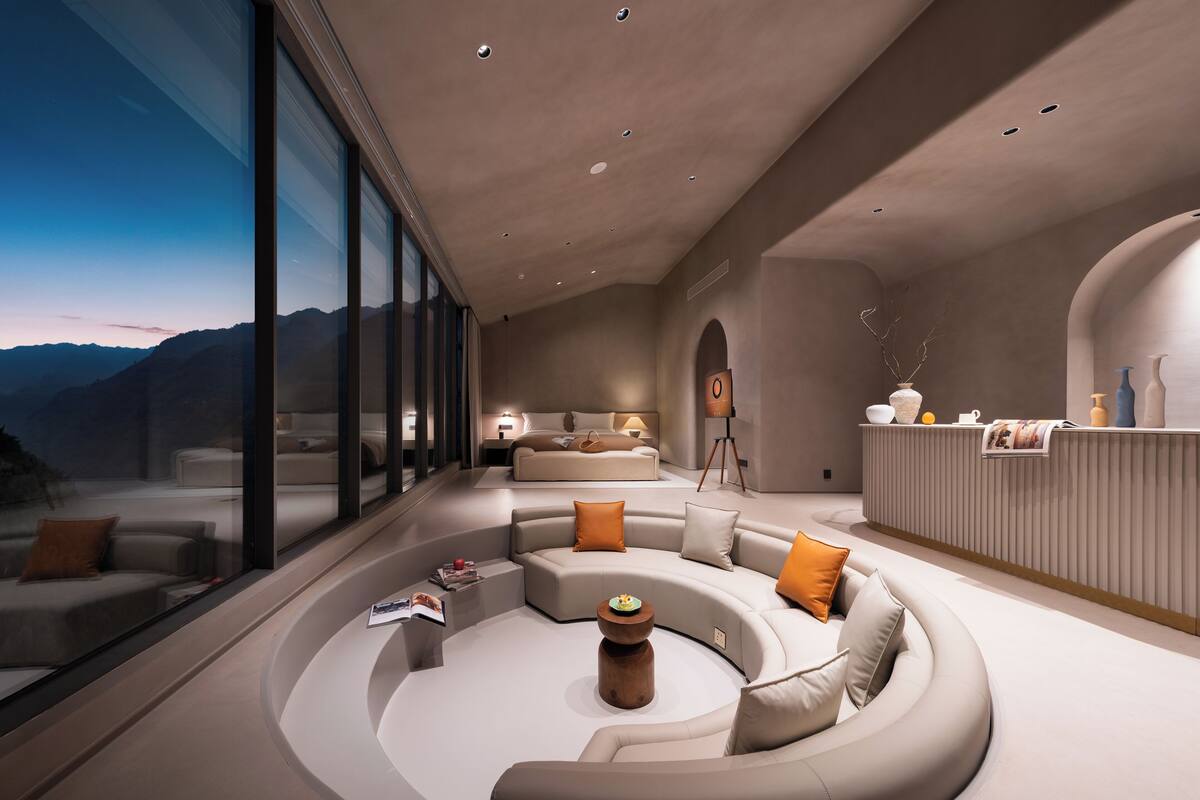 Habitación doble tradicional, vista a la montaña | Edredón, minibar, cortinas blackout y wifi gratis 